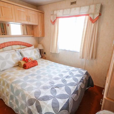 Alken Caravan Бушмілс Екстер'єр фото